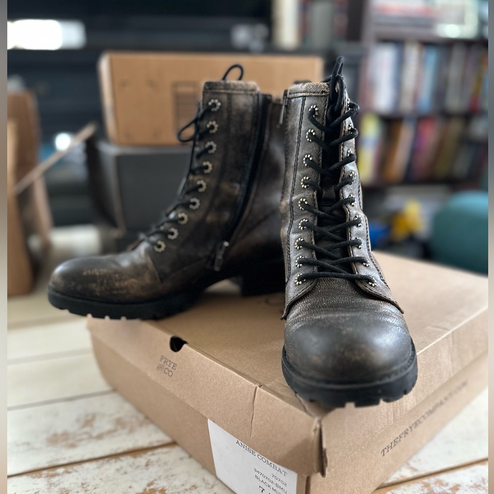 Frye anise combat boot zip up good condition black multi color distressed look